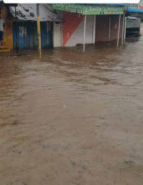 बारिश से नदी नाले उफान पर, 6 घंटे बंद रहा छिंदवाड़ा-नागपुर मार्ग