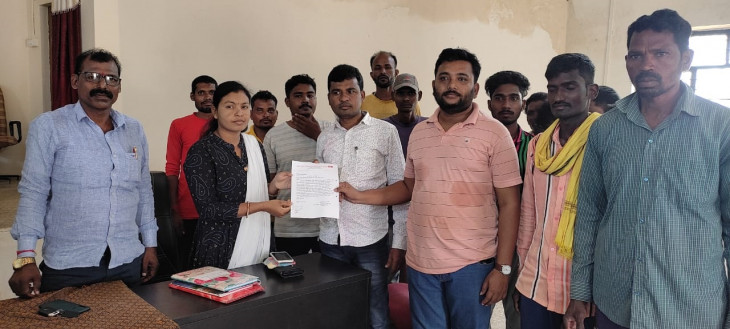 Farmers knock on Tehsil office regarding demands