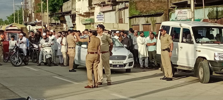Firing in the filled square, the schoolgirl was shot in the leg due to missing the target Firing in the filled square, the schoolgirl was shot in the leg due to missing the target