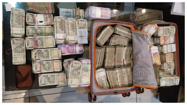 Found pile of notes at clerks house in Madhya Pradesh, EOW