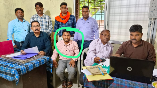 लोकायुक्त का छापा... रोजगार सहायक को पांच हजार रुपए लेते रंगे हाथ दबोचा