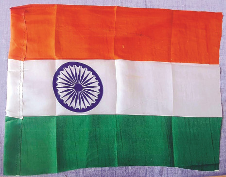 Many types of flaws were found in the tricolors of polyester Many types of flaws were found in the tricolors of polyester