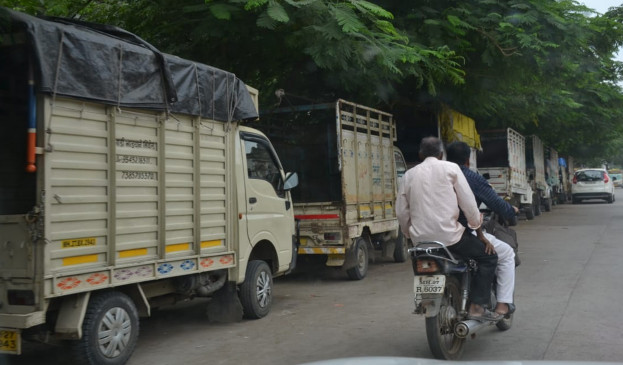Parking was costly in the wrong place, case filed against two drivers Parking was costly in the wrong place, case filed against two drivers
