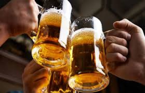 Police seized illegal liquor after raiding three places in Amravati Police seized illegal liquor after raiding three places in Amravati