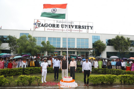 रबीन्द्रनाथ टैगोर विश्वविद्यालय ने हर्षोल्लास से मनाया 75वां स्वतंत्रता दिवस