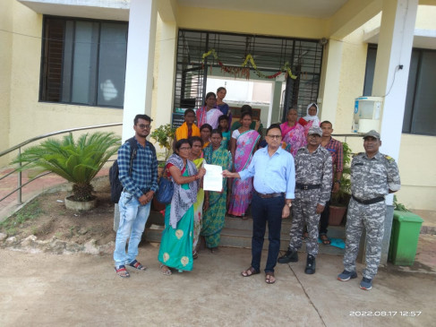 The women of Kumbitola knocked on the police station for prohibition
