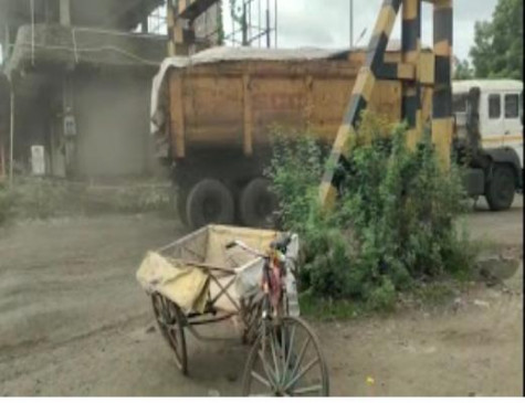 Truck collides with Ghantagadi, female driver serious