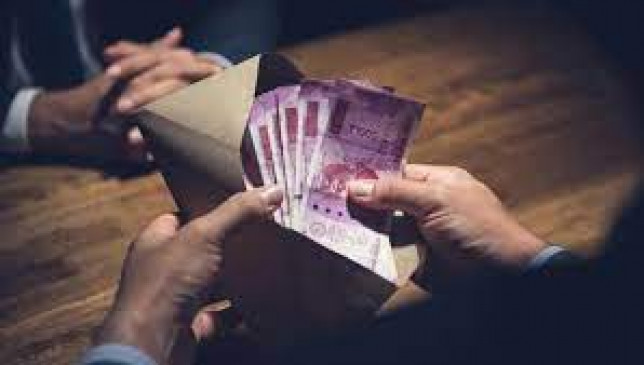 6 people caught taking bribe, had demanded 48 thousand rupees