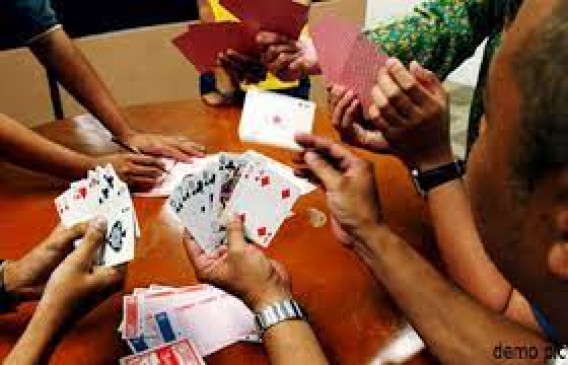 6 people including politicians caught gambling 6 people including politicians caught gambling