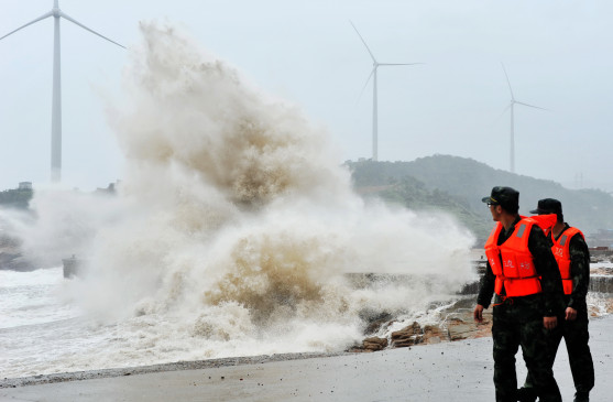 तूफान मुइफा के करीब आते ही ताइवान ने चेतावनी जारी की