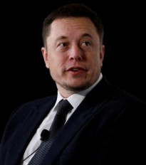 Elon Musk turns into Nautius Maximus on Twitter