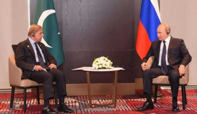 पुतिन ने शहबाज शरीफ से कहा, रूस-पाकिस्तान गैस पाइपलाइन संभव