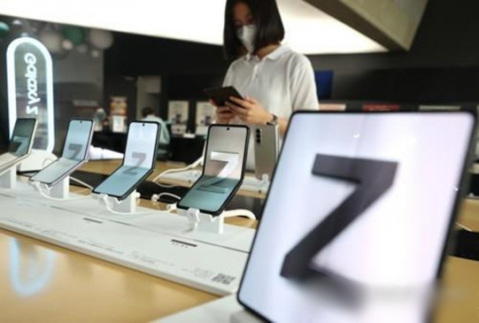 Samsung sold phones worth over Rs 1,000 crore in a single day, breaking a record Samsung sold phones worth over Rs 1,000 crore in a single day, breaking a record