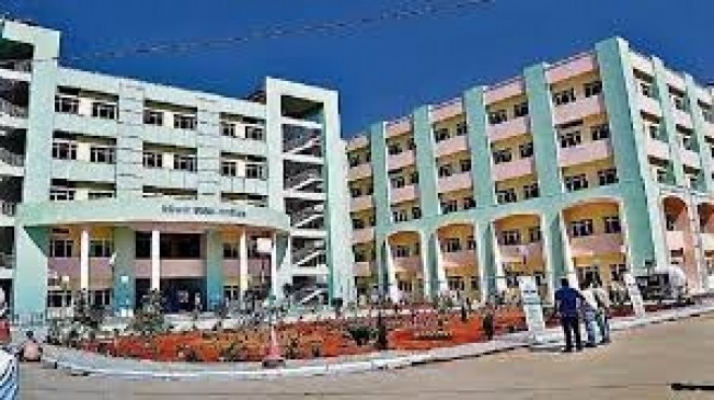 झारखंड के तीन मेडिकल कॉलेजों में एमबीबीएस में नये एडमिशन की नहीं मिली इजाजत, घट जायेंगी राज्य में 300 सीटें