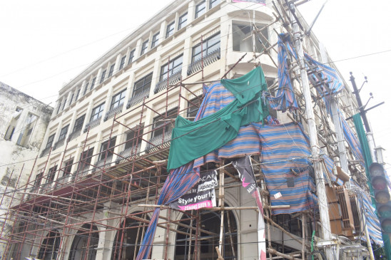 Artisan dies on the spot due to high tension line