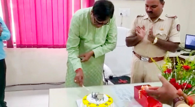 BJPs Netajis birthday celebrated in the police station - the video went viral