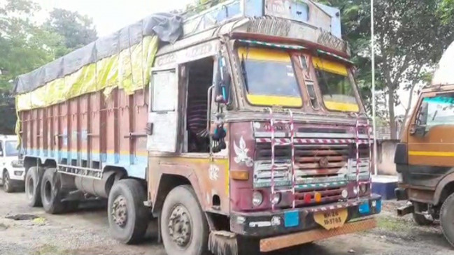 Black marketing: Truck carrying ration rice caught Black marketing: Truck carrying ration rice caught