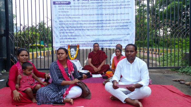 Controversy over professor recruitment in university, candidates on fast unto death