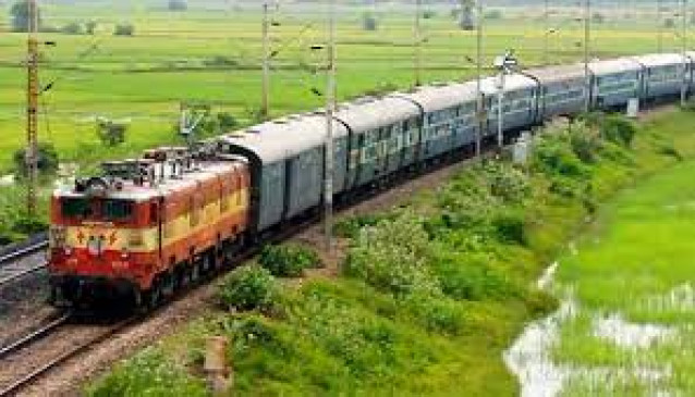Drunk driver rammed a speeding car with a closed railway gate Drunk driver rammed a speeding car with a closed railway gate
