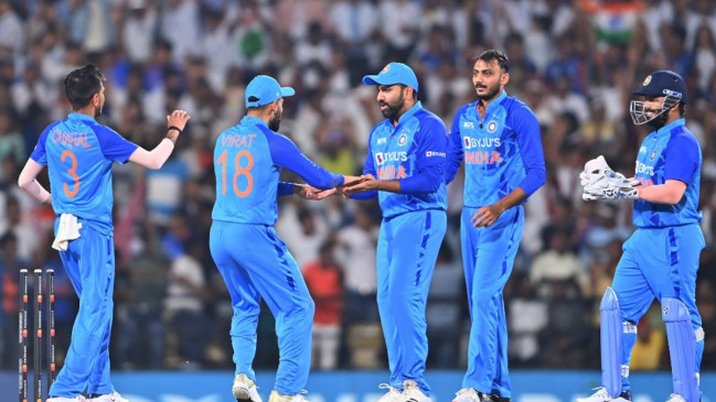 टी20 क्रिकेट में 'मैन इन ब्लू' की बादशाहत बरकरार, कंगारुओं को लगा झटका 