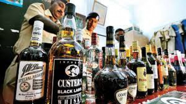 One arrested with 1 lakh liquor and bike