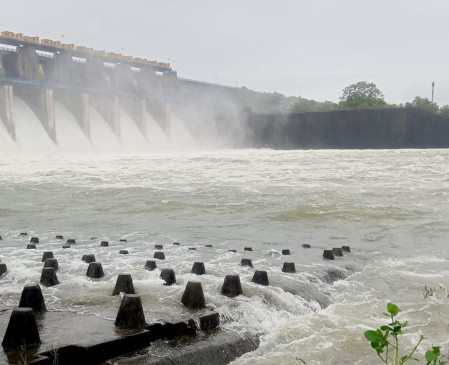 Six gates of Upper Wardha closed, open doors of Shahanur, Poorna, Pandhari and Garga Madhyam Prakalp Six gates of Upper Wardha closed, open doors of Shahanur, Poorna, Pandhari and Garga Madhyam Prakalp