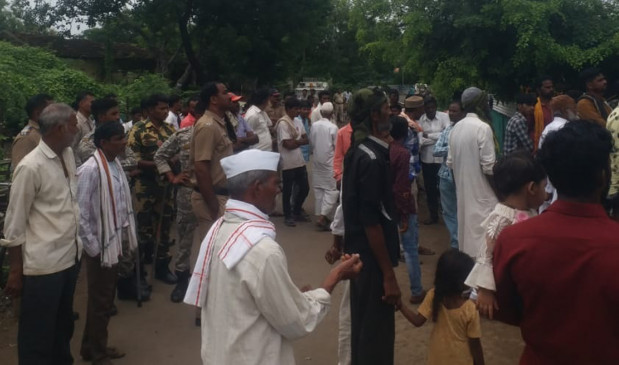 The kidnapper of the minor was put to death by an angry mob The kidnapper of the minor was put to death by an angry mob