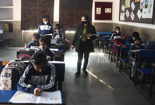 Heads of 30 government schools are going to England for training in Delhi