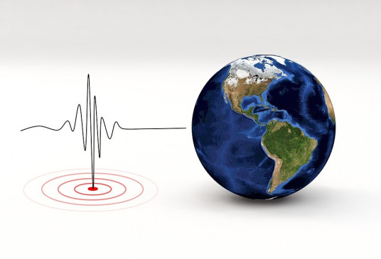Earthquake tremors in Karnataka, people in panic