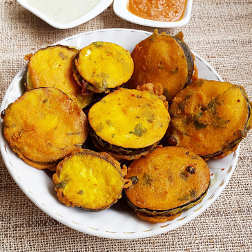 नाश्ते में बनाए लाजबाव बैंगन के पकोड़े,  इस आसान रेसिपी से मिनटों में करें तैयार नाश्ते में बनाए लाजबाव बैंगन के पकोड़े,  इस आसान रेसिपी से मिनटों में करें तैयार