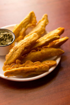 घर आए मेहमानो को खिलाएं केले के पकौड़े, यहां देखे आसान रेसिपी घर आए मेहमानो को खिलाएं केले के पकौड़े, यहां देखे आसान रेसिपी