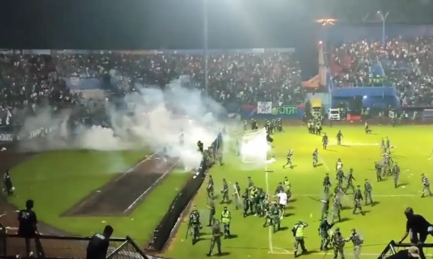 इंडोनेशिया में फुटबॉल मैच के दौरान भड़की हिंसा, 127 लोगों की मौत हुई, 180 से अधिक घायल