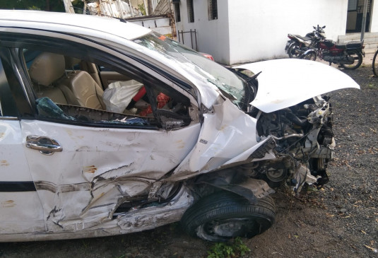 The car crushed the husband in front of the wife The car crushed the husband in front of the wife