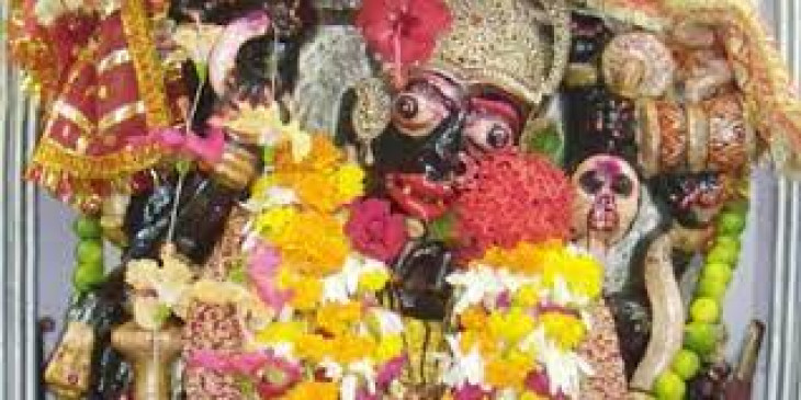 भोपाल के पास स्थित है चमत्कारी मंदिर, जहां नवरात्रि में माता के दर्शन करने के लिए लगती है भारी भीड़