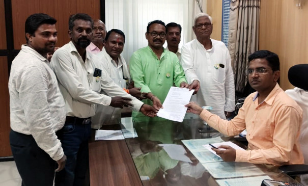 Vidarbhaists knock on District Collectors office for separate Vidarbha