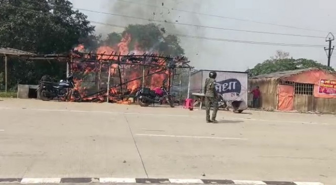 Kharkhari-Sinidih area of Dhanbad stunned by firing-bombing, half a dozen people injured