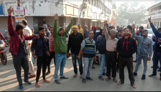 Ruckus over murder of Hinduist leader in Chakradharpur, Jharkhand, West Singhbhum bandh, police flag march Ruckus over murder of Hinduist leader in Chakradharpur, Jharkhand, West Singhbhum bandh, police flag march