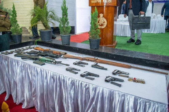 मणिपुर में 31 उग्रवादियों ने किया आत्मसमर्पण, जमा किए हथियार और गोला-बारूद