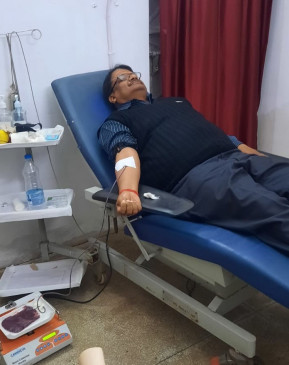 Block Panchayat Officer donated blood