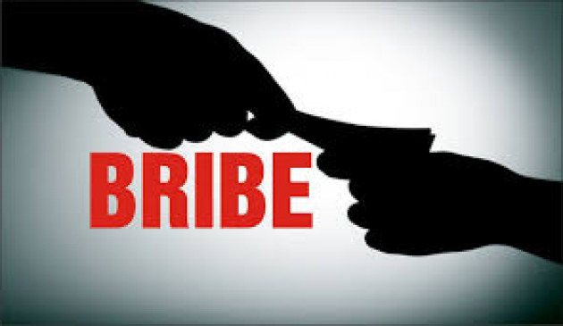 Junior Engineer of PWD caught taking bribe of 2 lakhs