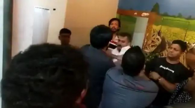 मराठी गाना नहीं बजाने पर मनसे कार्यकर्ताओं ने होटल मैनेजर को पीटा, वीडियो वायरल 