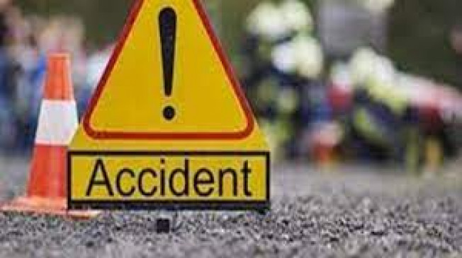 nagpur in four wheeler hit two wheeler, 1 dead nagpur in four wheeler hit two wheeler, 1 dead