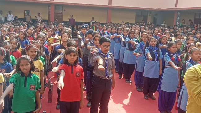 Traffic police organized program in school