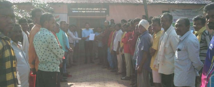 Villagers knocked on SDO office for royalty of Tendupatta