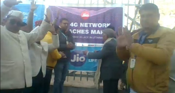 Reliance 4-G service started from today in the countrys first village Mana near Shri Badrinath Dham Reliance 4-G service started from today in the countrys first village Mana near Shri Badrinath Dham