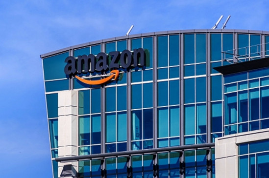 Amazon starts delivering orders with drones in the US Amazon starts delivering orders with drones in the US