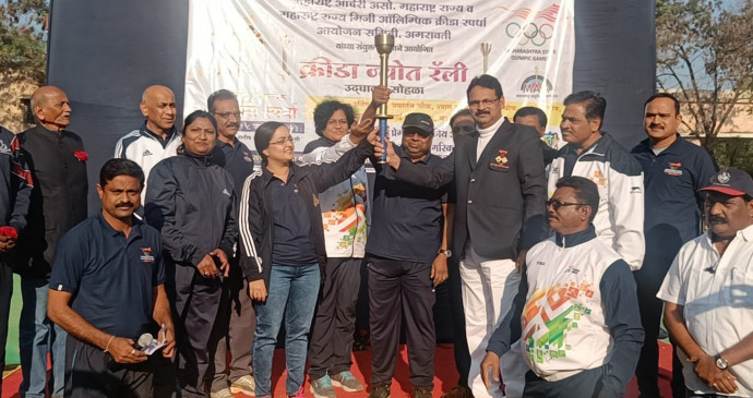Divisional Commissioner and District Magistrate flagged off the sports torch rally
