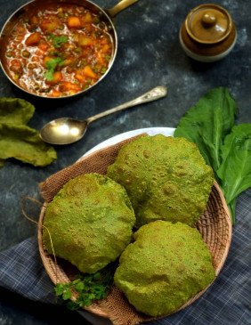 बनाएं पंजाबी स्टाइल से हेल्दी और टेस्टी पालक पुरी, यहां रही रेसिपी बनाएं पंजाबी स्टाइल से हेल्दी और टेस्टी पालक पुरी, यहां रही रेसिपी