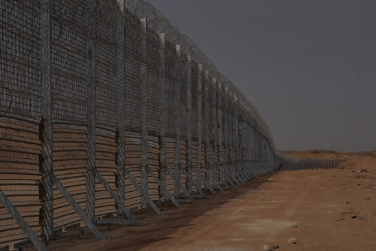 इजराइल गाजा पट्टी के चारों ओर बना रहा 4.6 किलोमीटर लंबी दीवार - bhaskarhindi.com