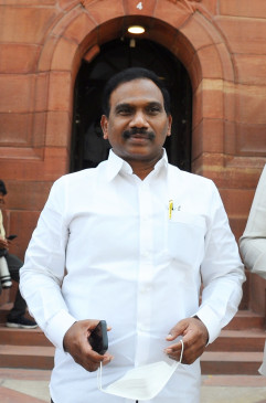 Former Union Minister Raja appears in CBI court in DA case